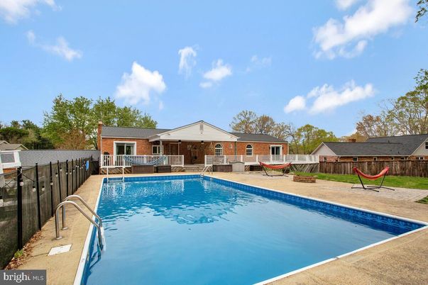 Exterior, Pool