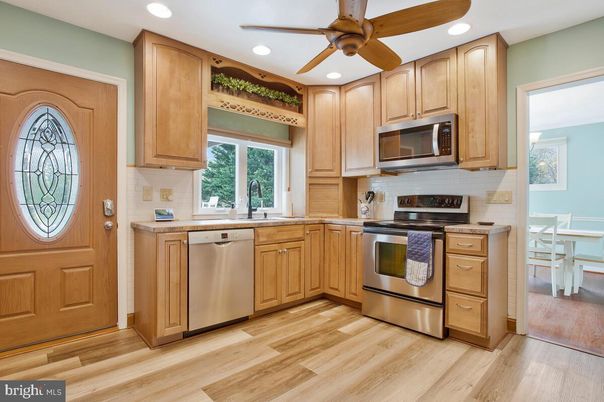Dining room, Interior, Kitchen, Recessed Lighting, Stainless Steel Appliances, Wood Texture Flooring