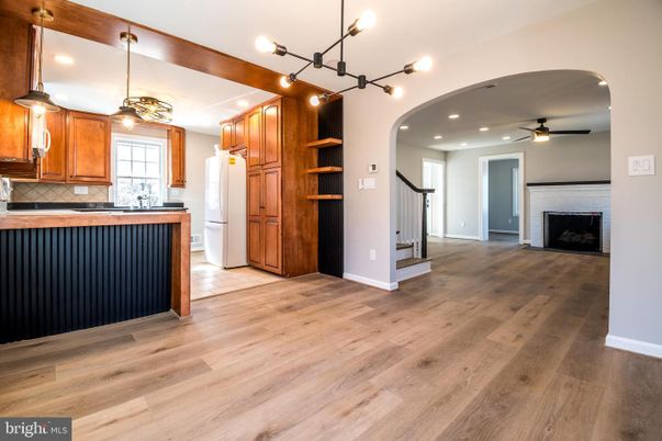 Fireplace, Interior, Kitchen, Pendant Lights, Recessed Lighting, Wood Texture Flooring