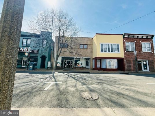 Exterior, Facade, Brick Facade, Rowhouse