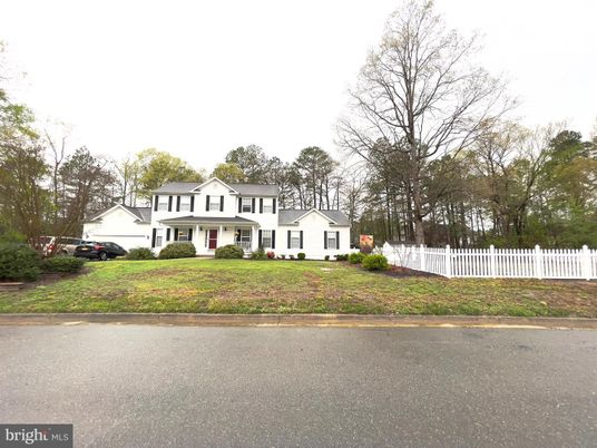 Exterior, Facade, Farmhouse
