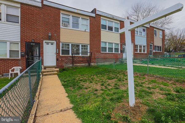 Exterior, Facade, Brick Facade, Rowhouse