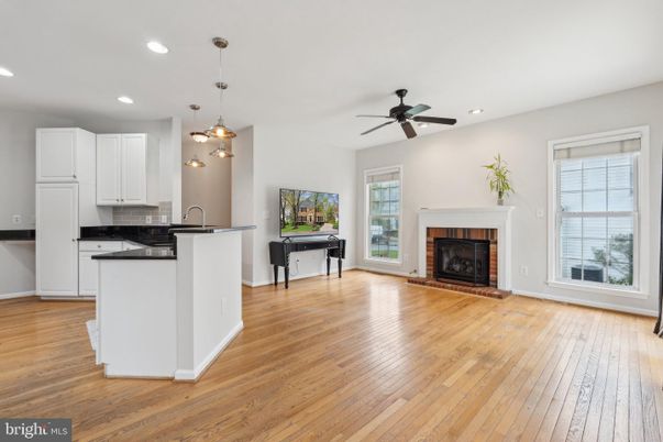 Fireplace, Interior, Kitchen, Pendant Lights, Recessed Lighting, Wood Texture Flooring