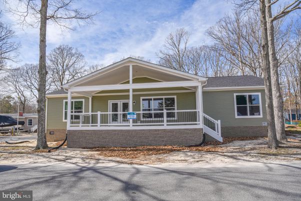 Exterior, Facade, Ranch