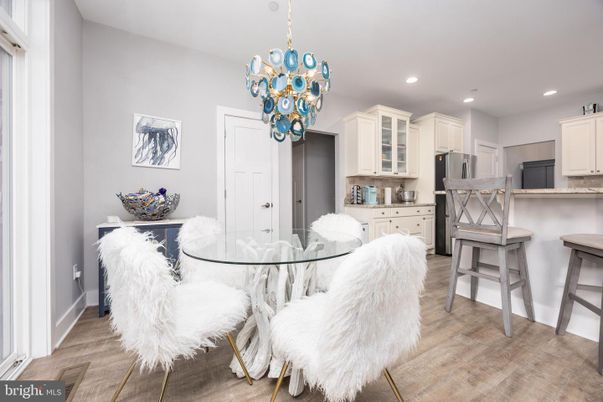 Dining room, Interior, Kitchen, Pendant Lights, Recessed Lighting, Wood Texture Flooring