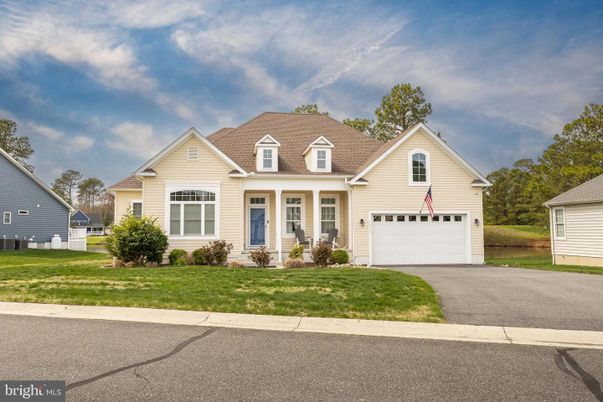 Attached, Exterior, Facade, Farmhouse