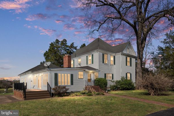 Backyard, Exterior, Facade, Queen Anne Victorian