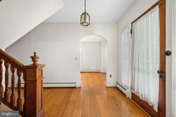 Interior, Pendant Lights, Wood Texture Flooring