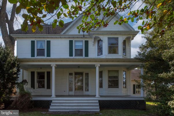 Exterior, Facade, Queen Anne Victorian
