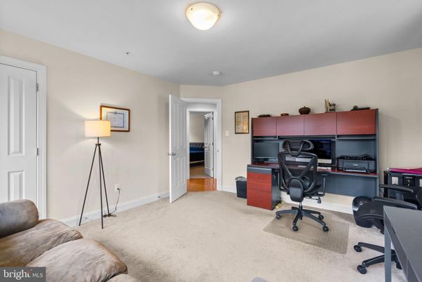 Home Office, Interior