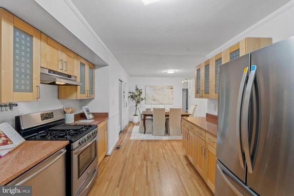 Dining room, Interior, Kitchen, Stainless Steel Appliances, Wood Texture Flooring
