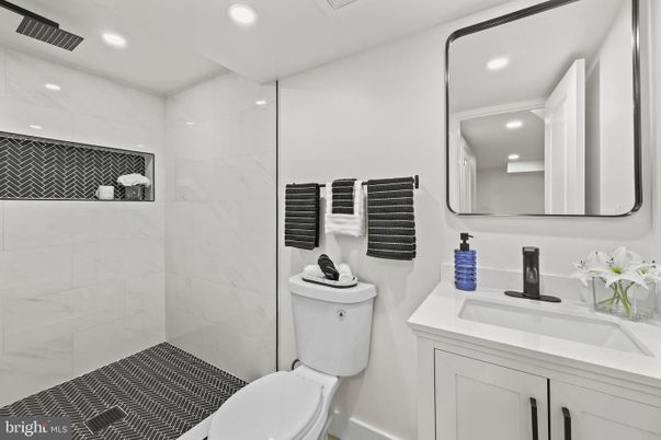 Bathroom, Interior, Marble Walls, Recessed Lighting