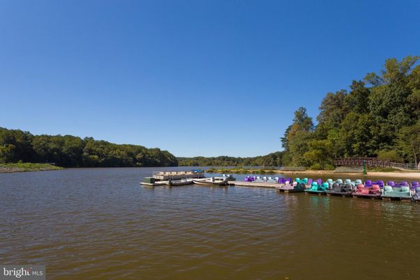 Exterior, Lake