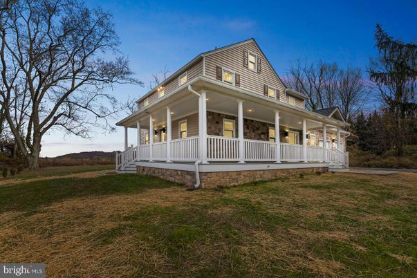 Backyard, Exterior, Facade, Queen Anne Victorian