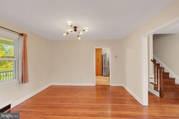 Empty room, Interior, Pendant Lights, Wood Texture Flooring