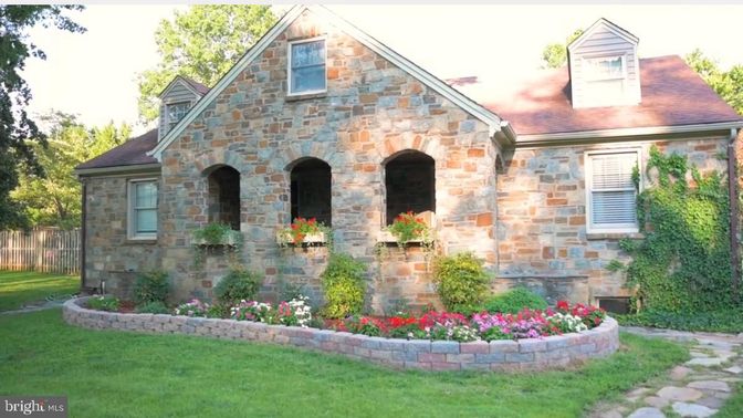 Exterior, Facade, Brick Traditional