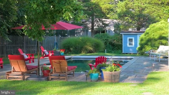 Exterior, Pool