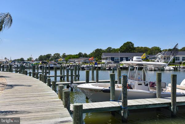Exterior, Lake