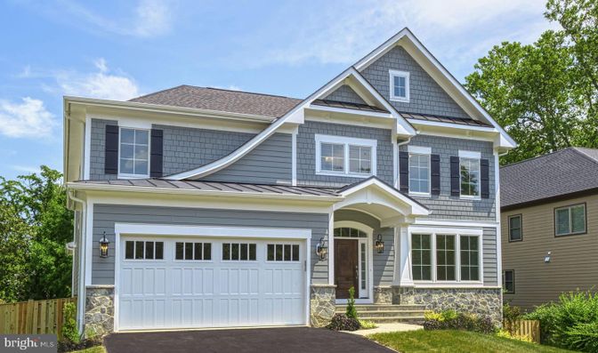 Attached, Exterior, Facade, American Craftsman