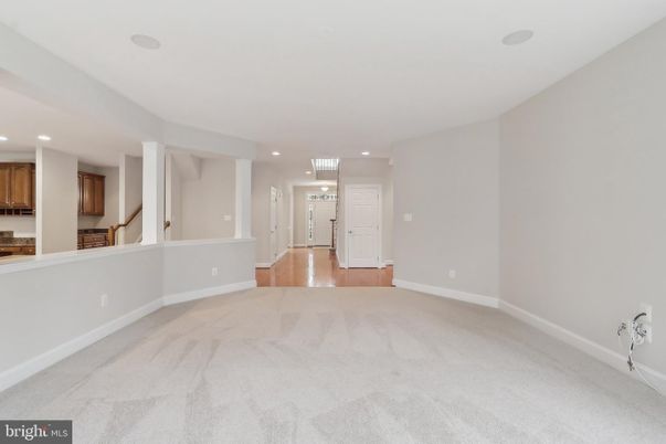 Empty room, Interior, Recessed Lighting
