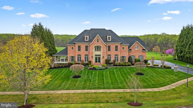 Backyard, Exterior, Facade, Brick Facade, French Provincial