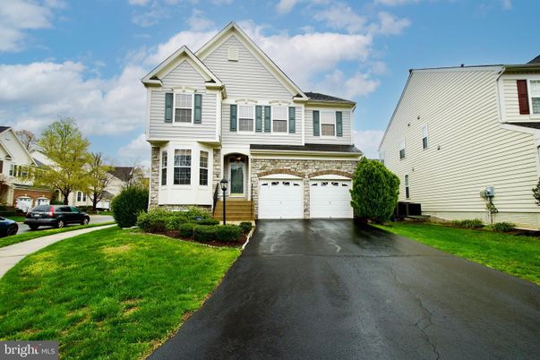 Attached, Exterior, Facade, Farmhouse