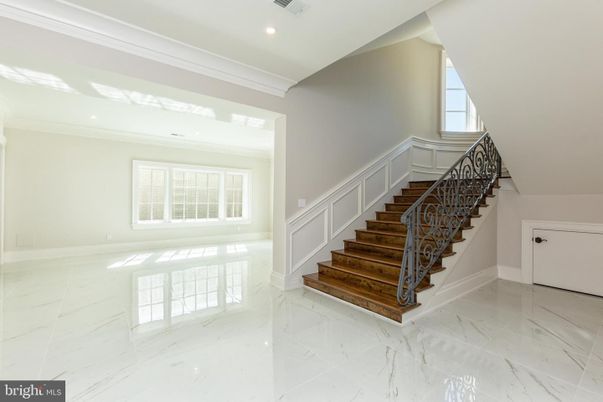 Empty room, Interior, Marble, Recessed Lighting