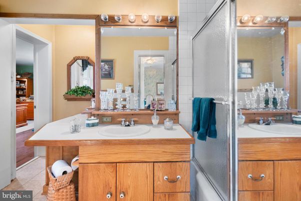 Bathroom, Dual Sink Vanities, Interior