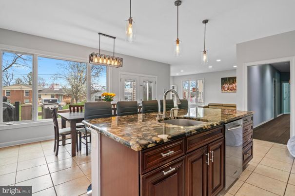 Dining room, Interior, Kitchen, Pendant Lights, Recessed Lighting, Stainless Steel Appliances