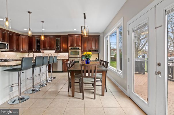 Dining room, Interior, Kitchen, Pendant Lights, Recessed Lighting, Stainless Steel Appliances
