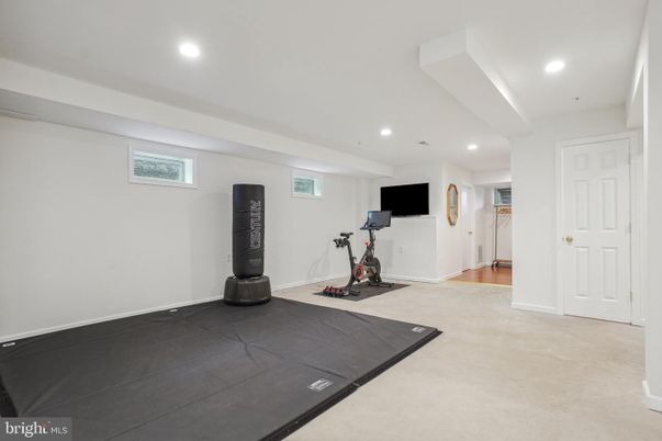 Fitness Equipment, Interior, Recessed Lighting, Wood Texture Flooring
