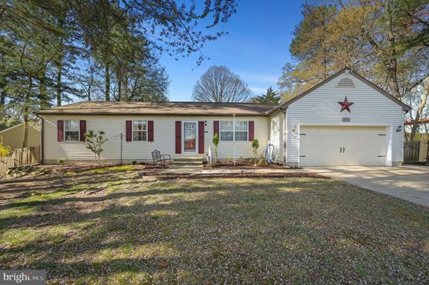 Attached, Exterior, Facade, Ranch