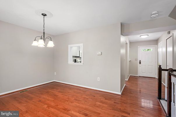 Empty room, Interior, Pendant Lights, Wood Texture Flooring