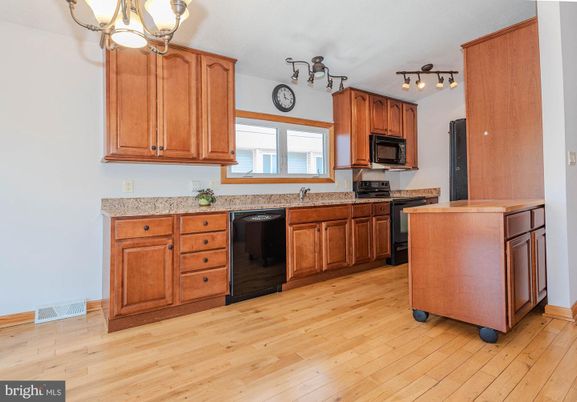 Chandelier, Interior, Kitchen, Wood Texture Flooring