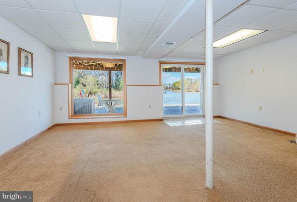 Empty room, Interior, Recessed Lighting, Water