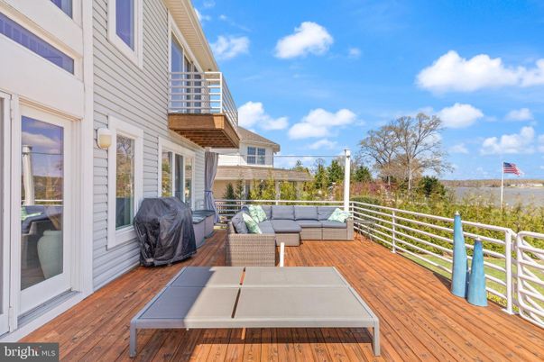 Exterior, Wood Texture Flooring
