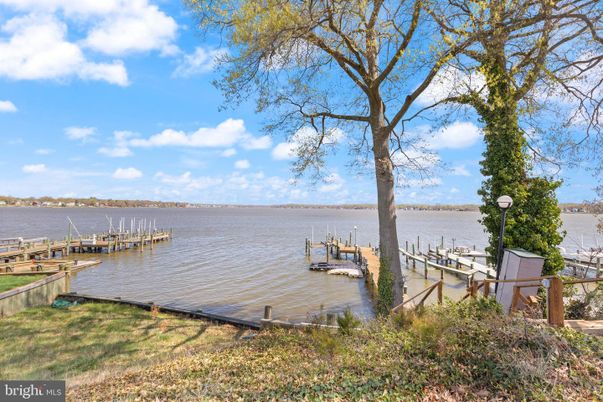 Exterior, Lake