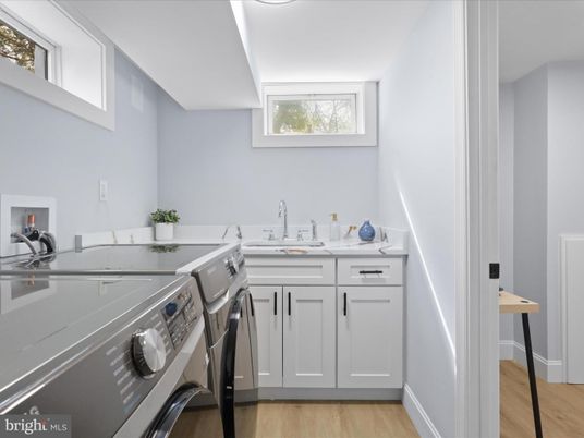 Interior, Washer, Wood Texture Flooring