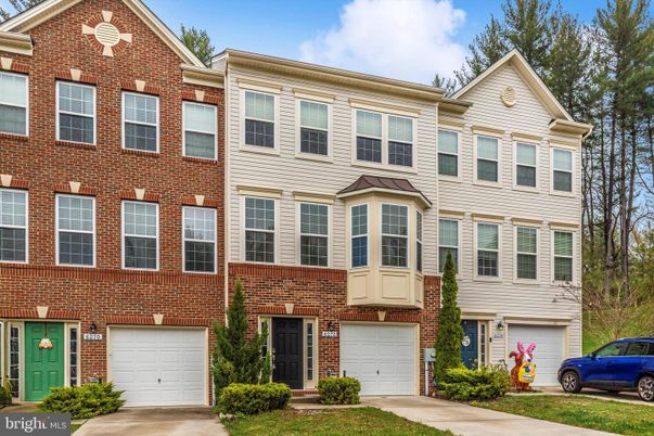 Attached, Exterior, Facade, Brick Facade, Rowhouse