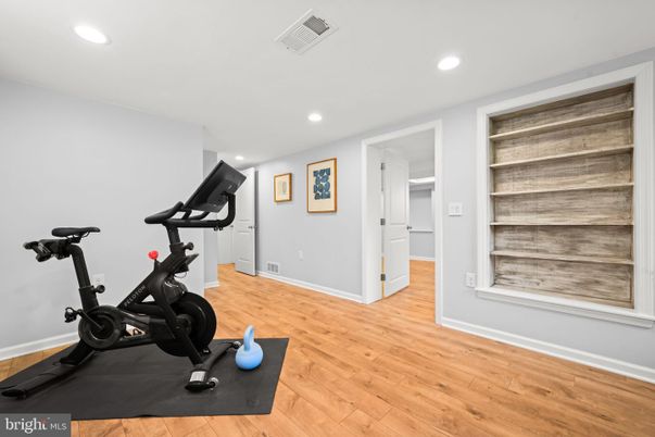 Fitness Equipment, Interior, Recessed Lighting, Wood Texture Flooring