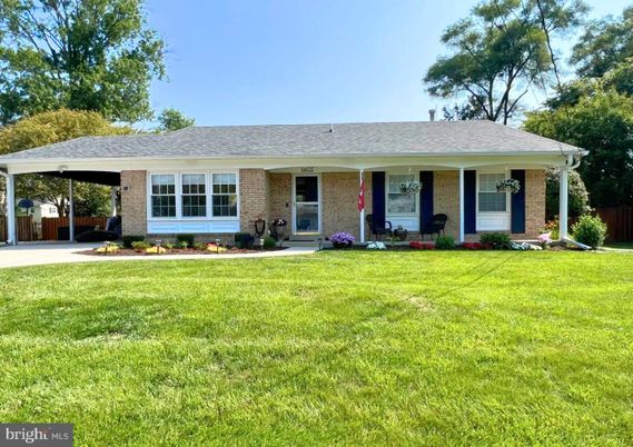 Backyard, Exterior, Facade, Brick Facade, Ranch