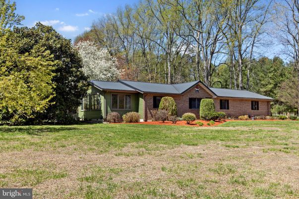 Backyard, Exterior, Facade, Brick Facade, Ranch