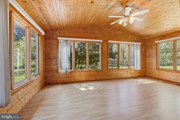 Empty room, Interior, Wooden Ceilings, Wood Texture Flooring, Wooden Walls