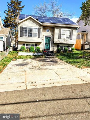 Exterior, Facade, Solar Panels, Raised Ranch
