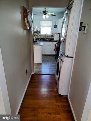 Interior, Washer, Wood Texture Flooring
