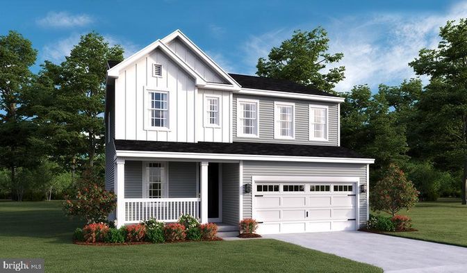 Attached, Exterior, Facade, Farmhouse