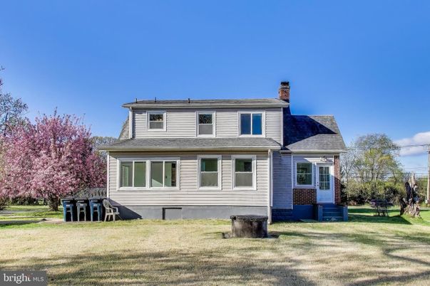 Exterior, Facade, American Foursquare