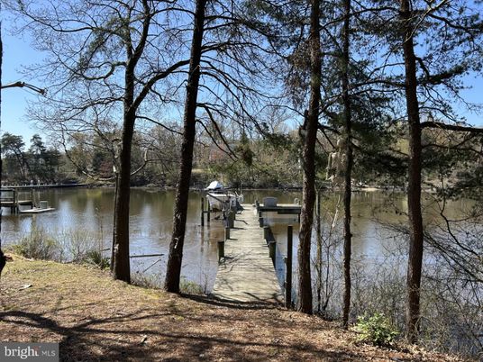 Exterior, Lake