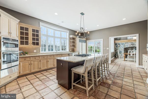 Chandelier, Dining room, Interior, Kitchen, Recessed Lighting, Stainless Steel Appliances