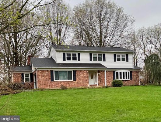 Exterior, Facade, Brick Facade, Split Level